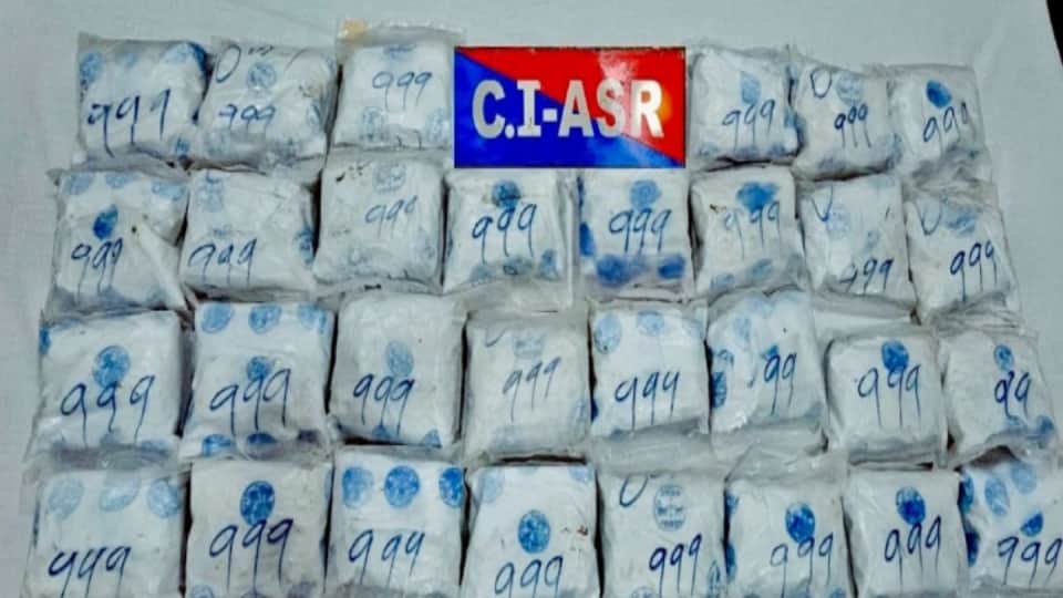 Two smugglers arrested with 30 kg of heroin in Amritsar