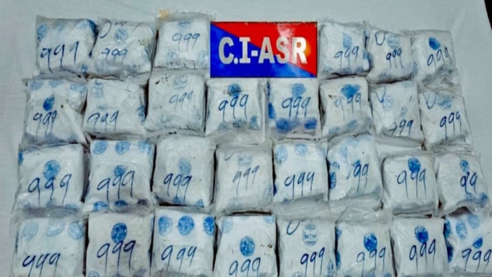 Two smugglers arrested with 30 kg of heroin in Amritsar