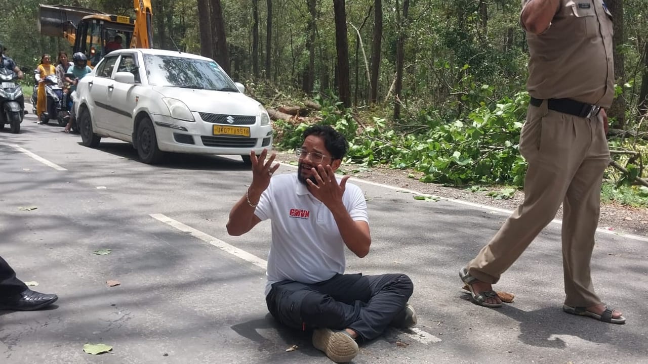Bhaniyawala Rishikesh Four Lane Project Over 100 Trees Felled Amid Environmentalists Protest Emotional Scenes
