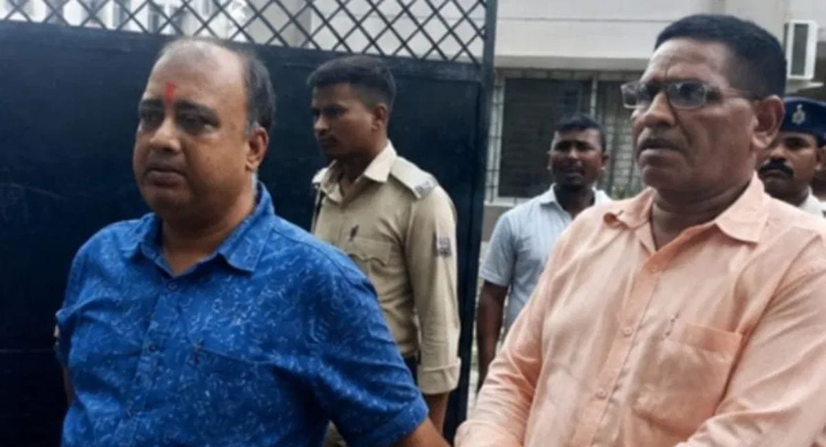 बाजपट्टी के सीओ प्रभात कुमार निगरानी के हत्थे चढ़े
