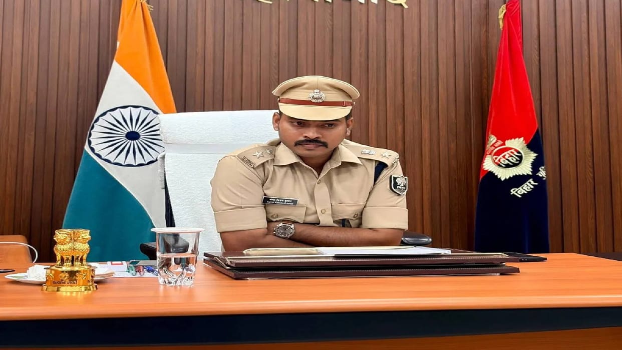 Bihar Police Inspector and three Others Charged with two lakh ten thousand Extortion