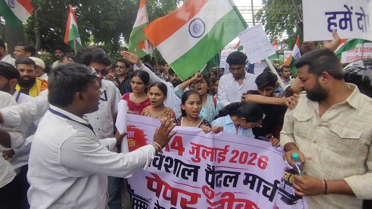 indore-news-neet-paper-leak-protest-students-shave-heads-collectorate-cjp-support
