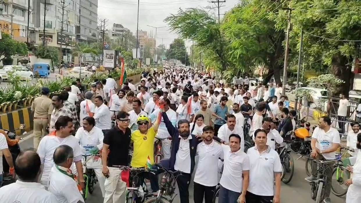 indore-news-mp-congress-cyclothon-jitu-patwari-delhi-bhopal-cycle-yatra-neet-paper-leak
