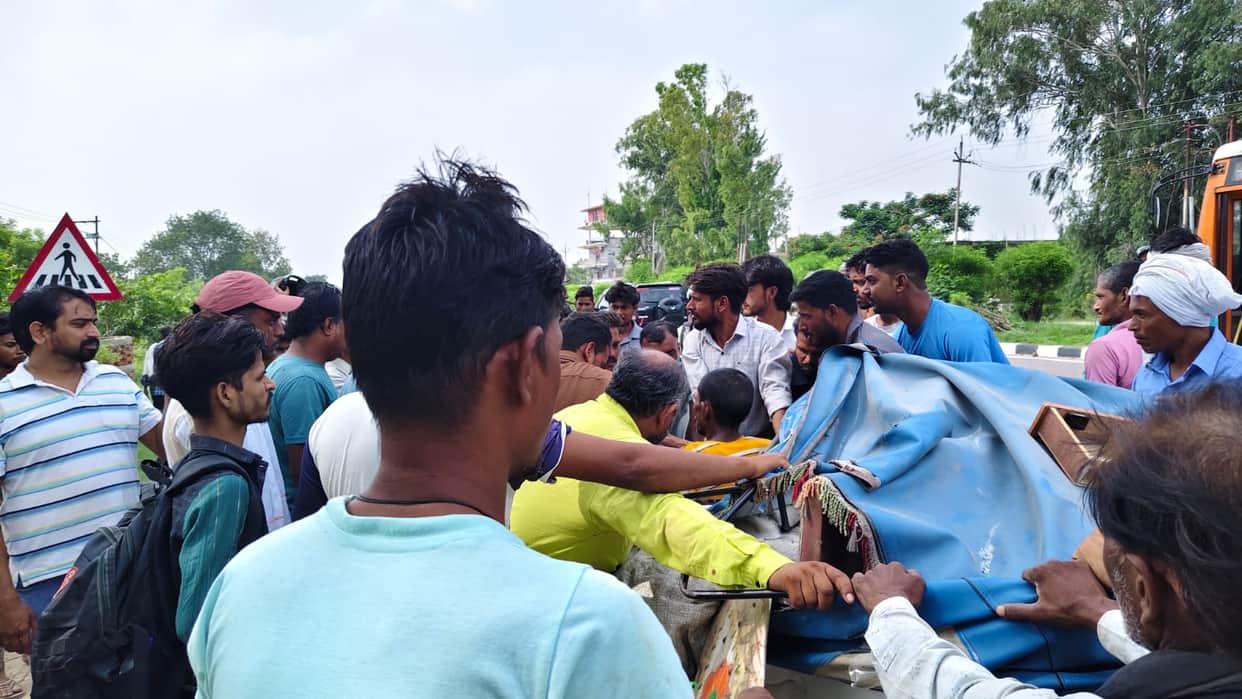 Kanpur E auto rams into stationary truck illegal parking on highway cited as the cause driver injured