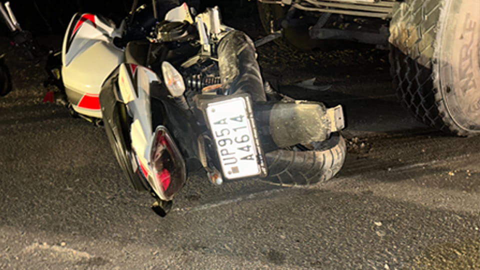 Mahoba: Bike gets stuck under dumper and is dragged for 50 meters; youth dies