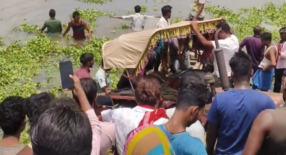 araria bhargama tractor trolley overturn women labourers paddy plantation accident three killed bihar