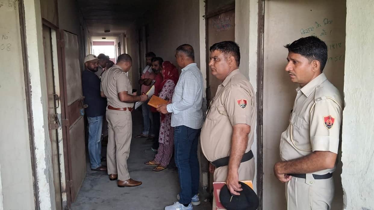 man poisoned his two sons and hanged himself In Bahadurgarh; his wife is missing