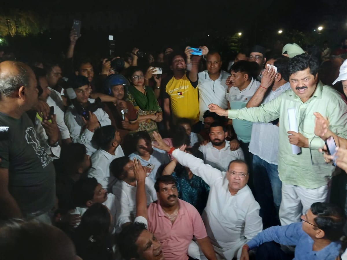 राहुल गांधी के कार्यक्रम में पेंच: देर रात परेड मैदान पहुंचे कांग्रेसी, पुलिस ने रोका, हुई धक्का मुक्की