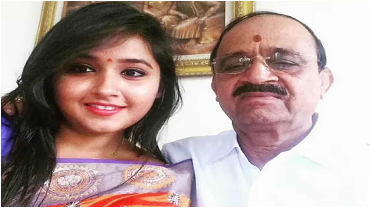 Bhojpuri Actress Kajal Raghwani Father Passes Away Actress Shares Emotional Note