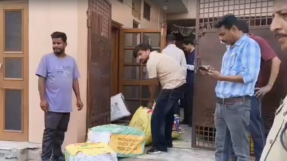 Haridwar Biggest crackdown on single use plastic 5000 kg of plastic seized 1 lakh fine impo