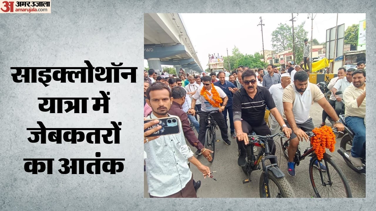 साइकिल चलाते हुए जीतू पटवारी