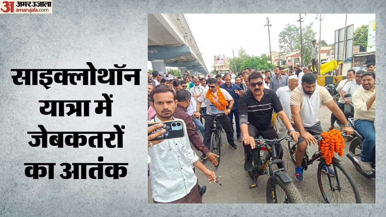 साइकिल चलाते हुए जीतू पटवारी