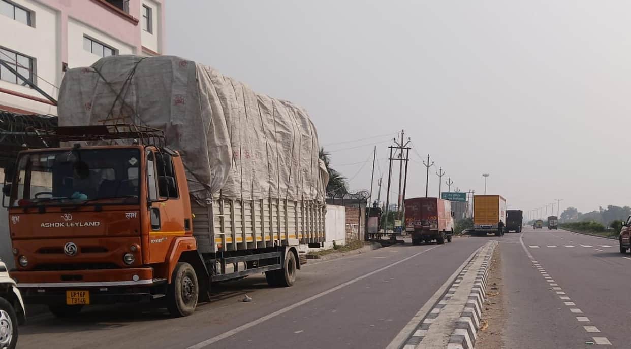 Illegal parking on Kanpur highways continues to claim lives, agencies fail to act