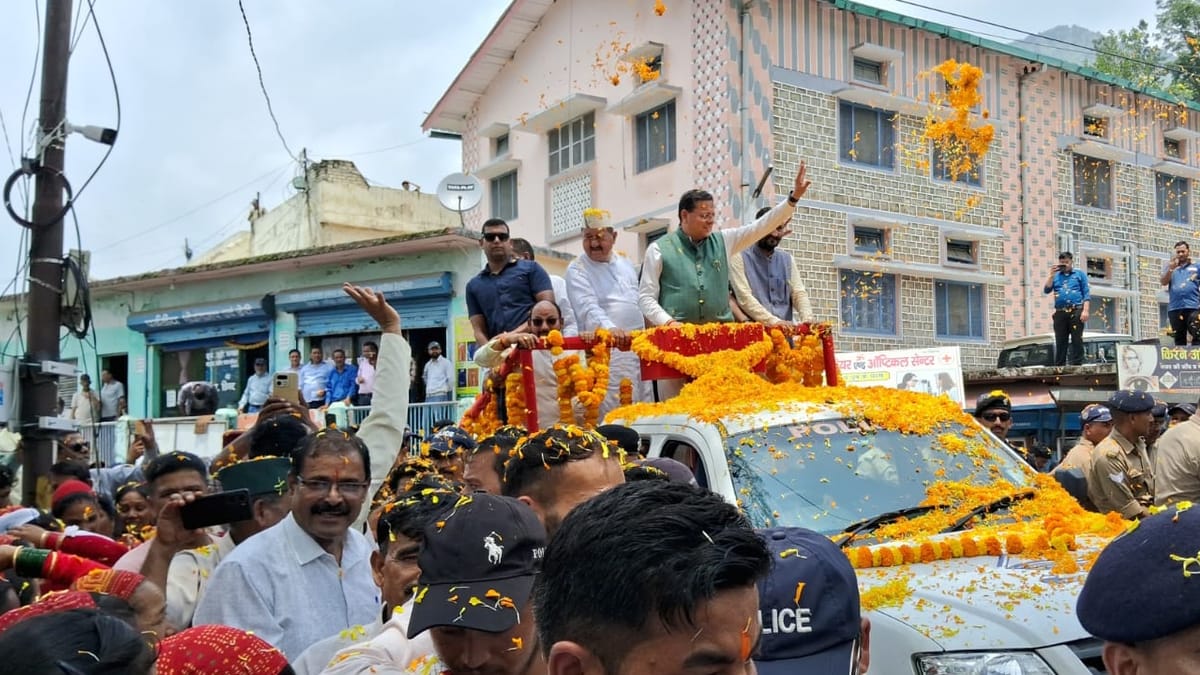 Chamoli News: गोपेश्वर पहुंचे मुख्यमंत्री धामी, नगर में रोड शो, सरकार जन जन के द्वार कार्यक्रम में शामिल