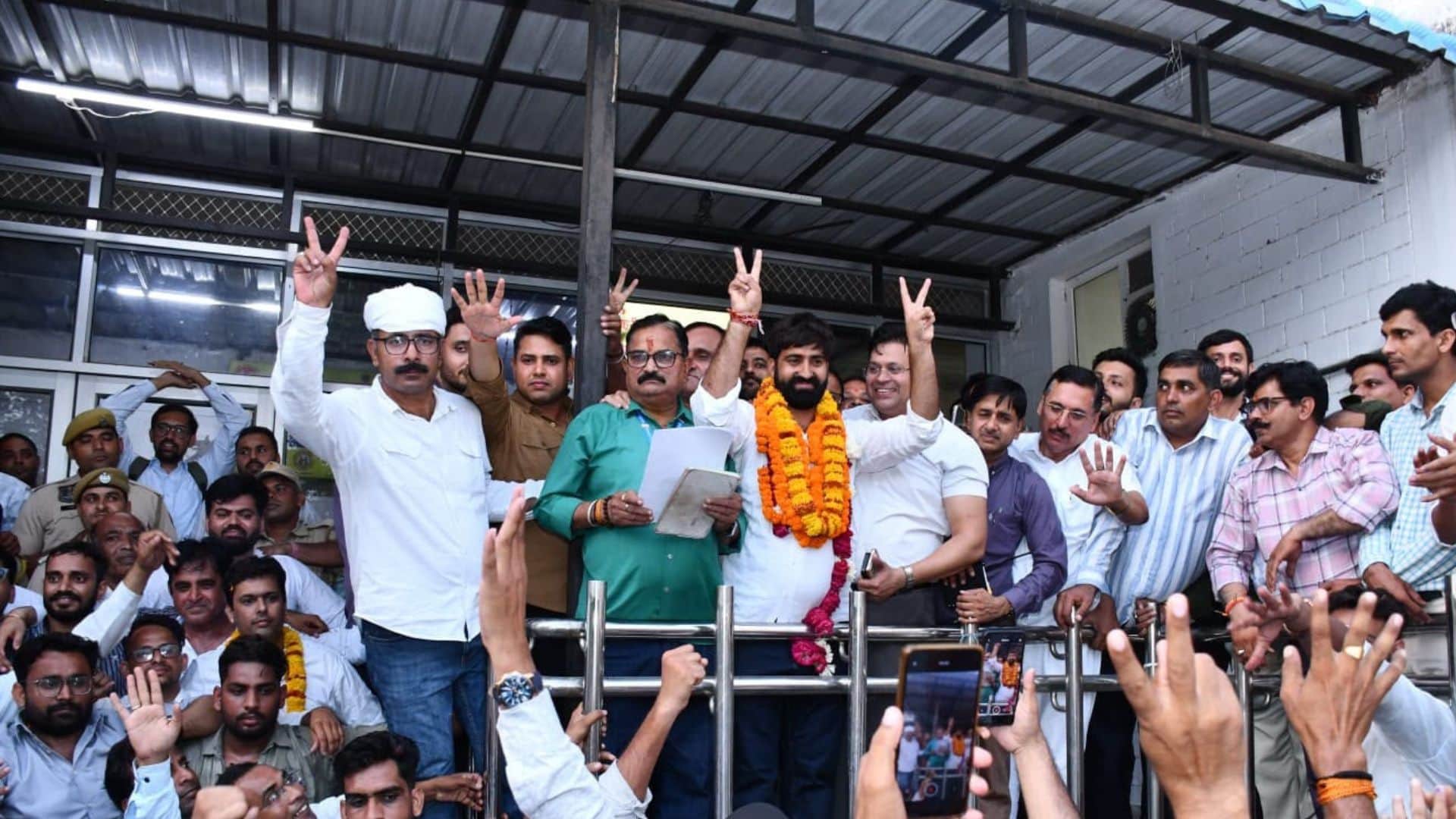 जीत के बाद जश्न
