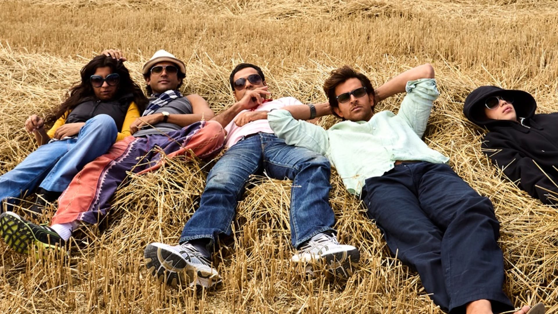Farhan Akhtar Celebrates 15 years of Zindagi Na Milegi Dobara celebs comment on his post