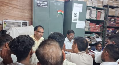 बिल्हौर उप निबंधक कार्यालय में आयकर का सर्वे