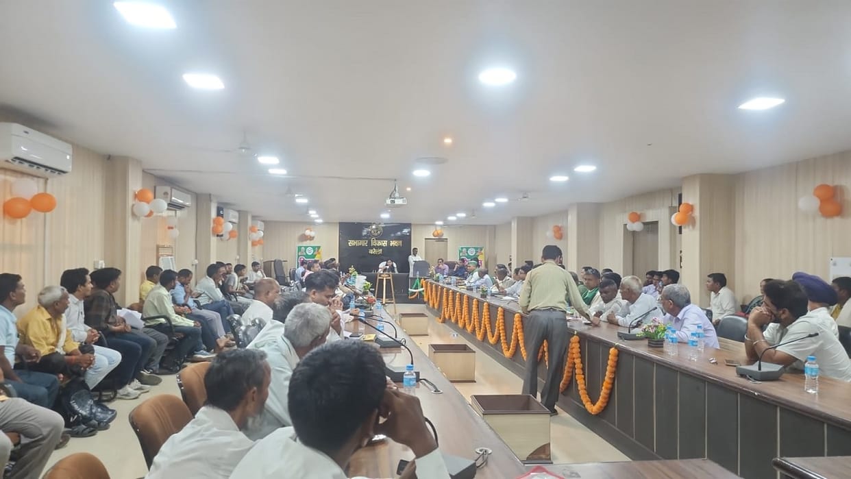 Officials exposed at Farmers Day event CDO Devyani reprimands them in Bareilly