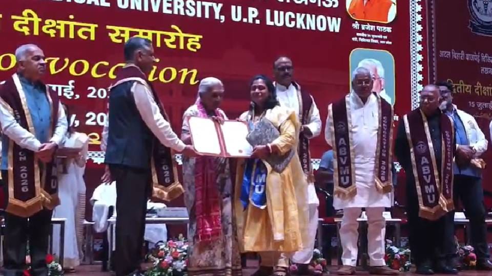 ABVMU Convocation Students receive degrees meritorious students beam with joy upon receiving medals
