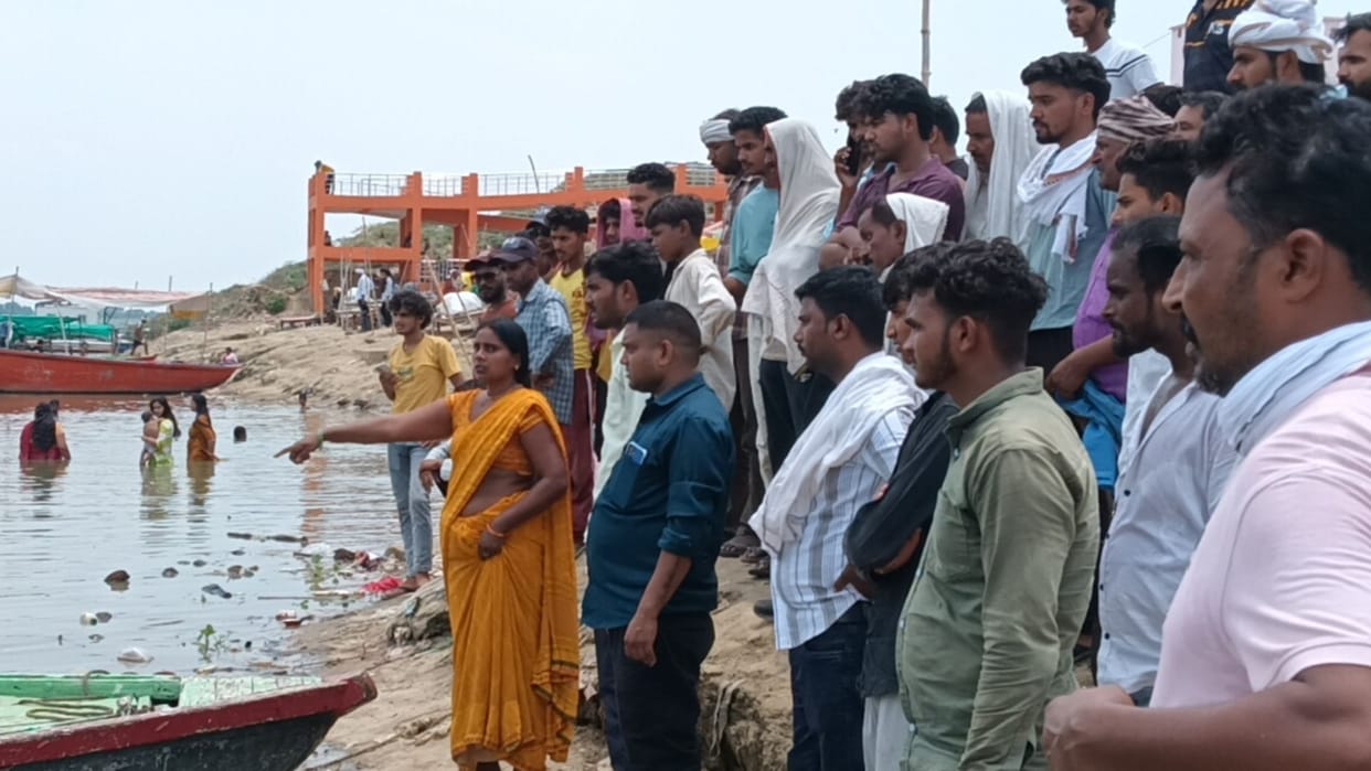 Varanasi News Army personnel son drowns while bathing Markandeya Mahadev Ghat body recovered