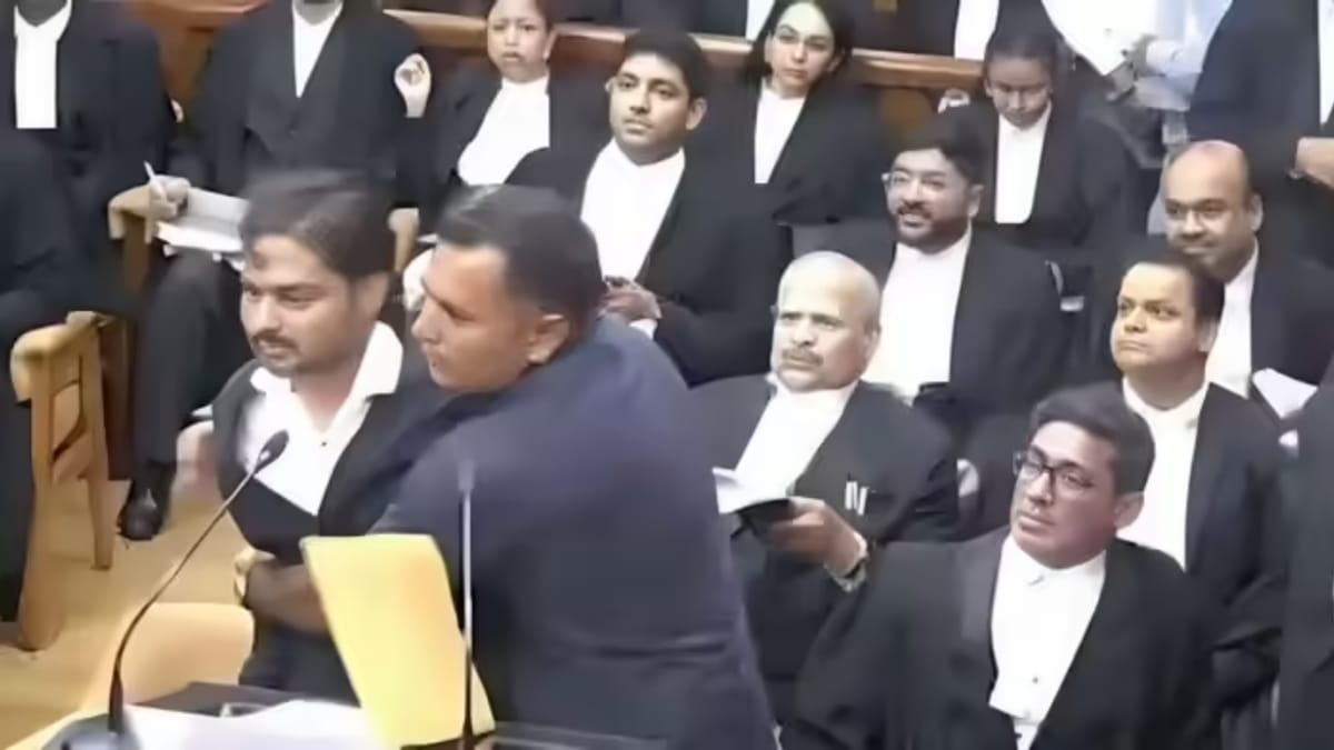Supreme Court: सुप्रीम कोर्ट परिसर में हंगामा करने वाले प्रबल प्रताप समेत दो गिरफ्तार, सीजेआई को दी थी गाली