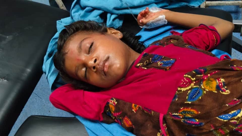 अस्पताल में भर्ती बच्चा