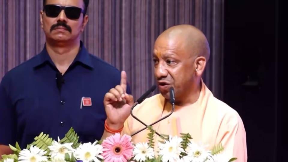 Kanwar Yatra: CM Yogi's directive—no compromise on security; take strict action against rumors.