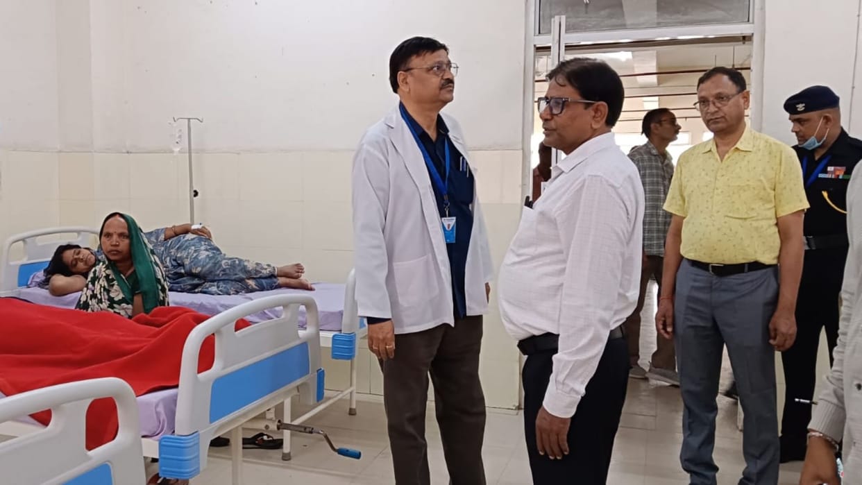 Azamgarh CMO Dr. NR Verma inspected CHC Devgaon and withheld salaries of three staff members including doctors