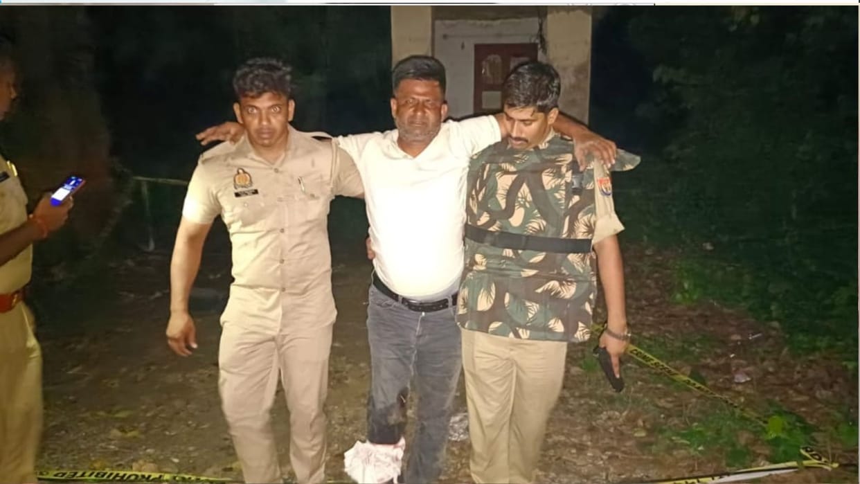 Cattle smuggler injured in police encounter in Deoria; was fleeing after opening fire on the police.