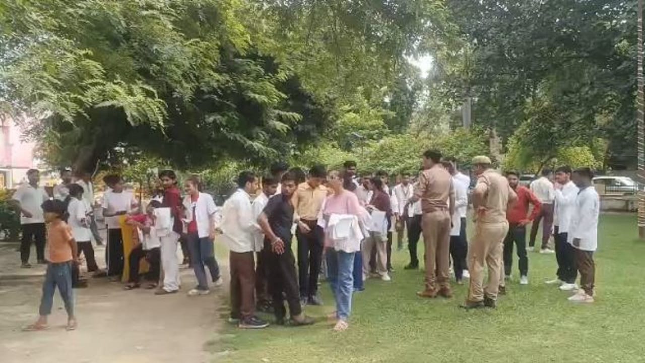 Outrage among students following Kashish murder protest held at the Pilibhit medical college