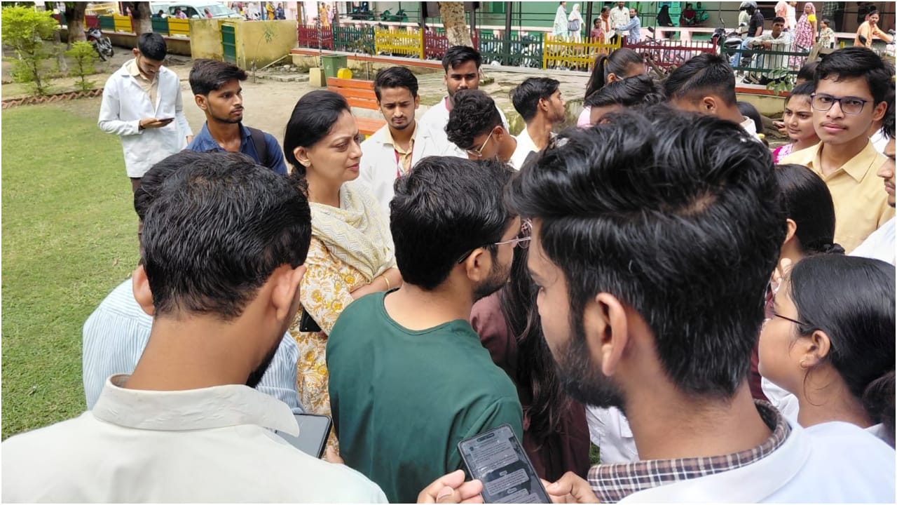 Outrage among students following Kashish murder protest held at the Pilibhit medical college
