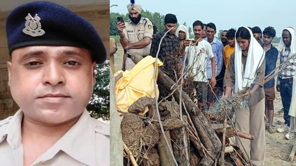 Bijnor: CRPF Sub-Inspector dies after falling from the roof; daughter performs last rites