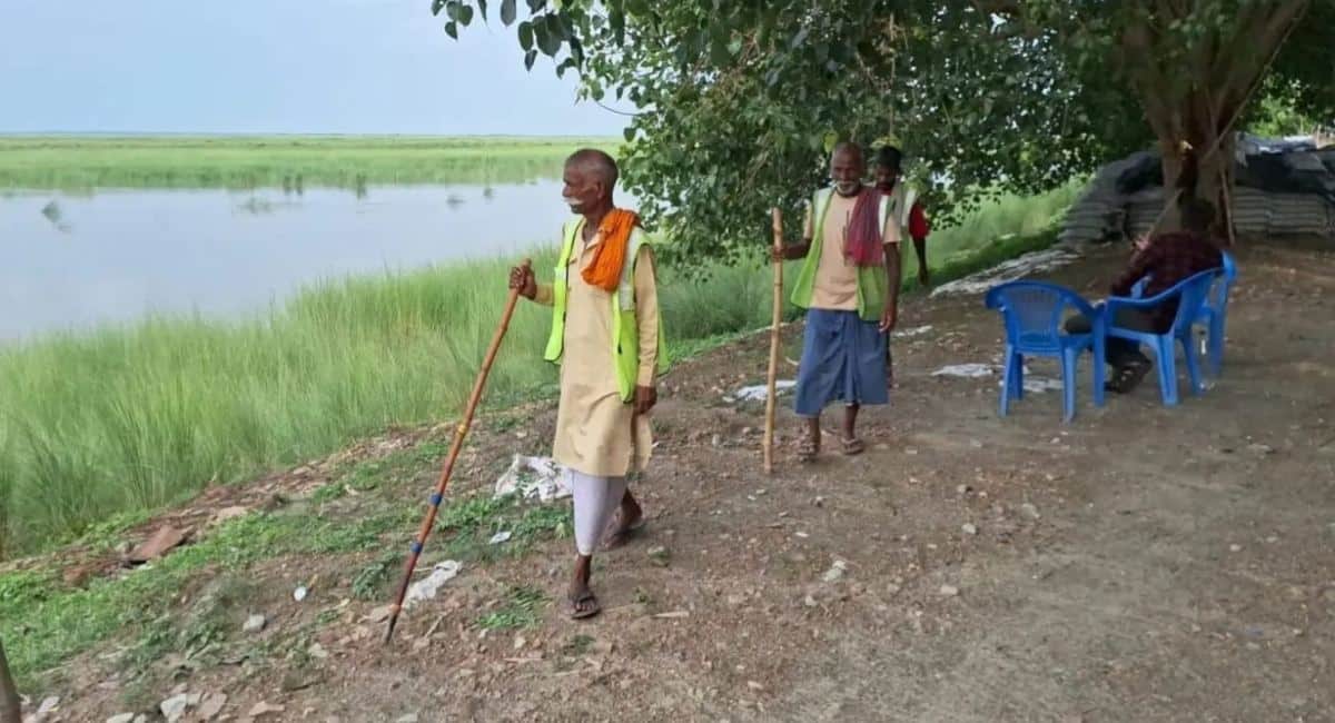 वाल्मीकिनगर बराज से छोड़ा 2.26 लाख क्यूसेक पानी