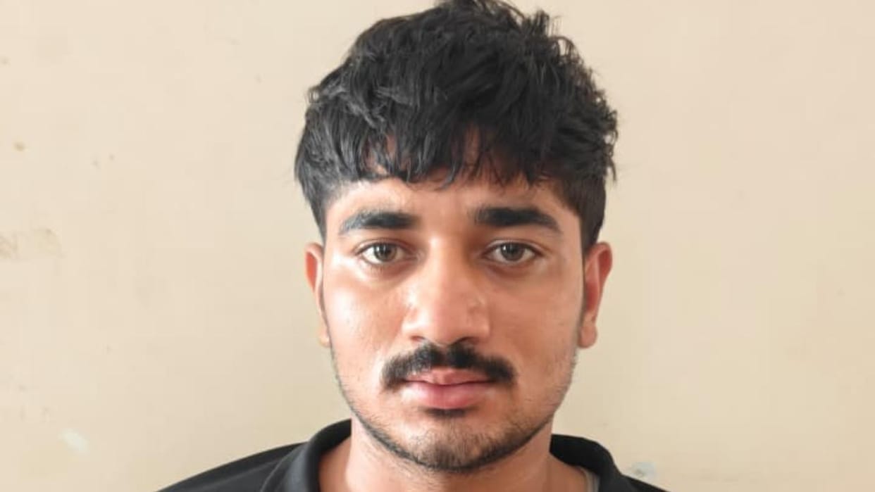 Jhansi: Ankit, who stole money from the *munshi's* (clerk's) scooter during a robbery