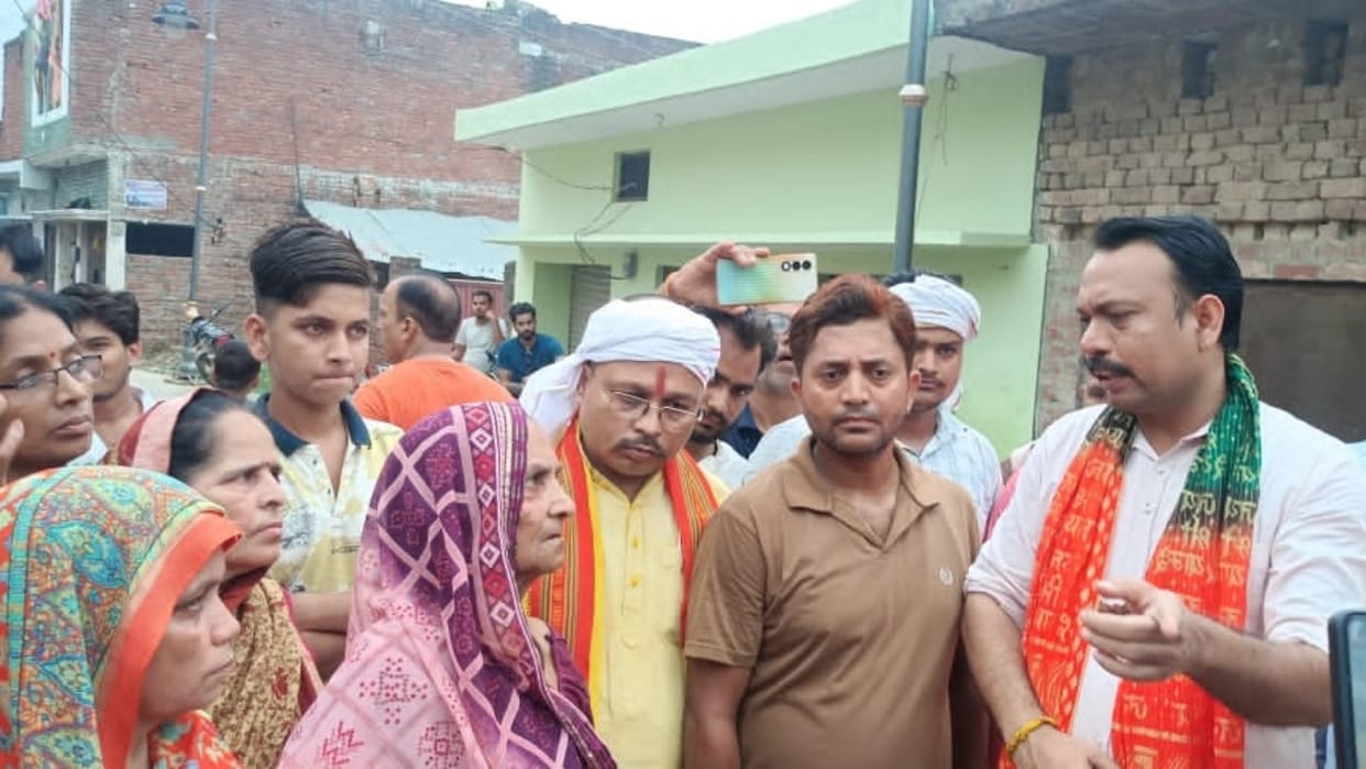 Alankar Agnihotri met the family of the deceased in Pilibhit