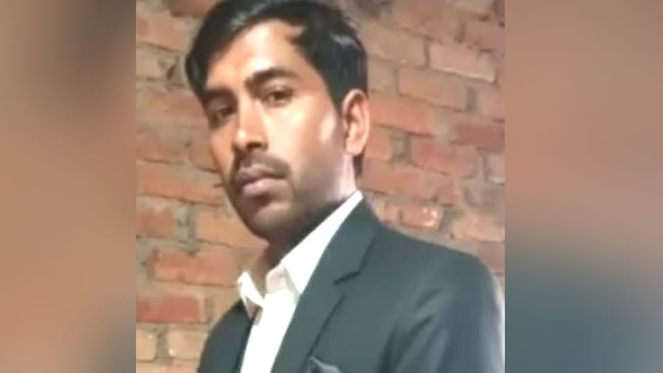 Meerut: Young man found hanging at home in Parikshitgarh; wife was sleeping in the adjacent room