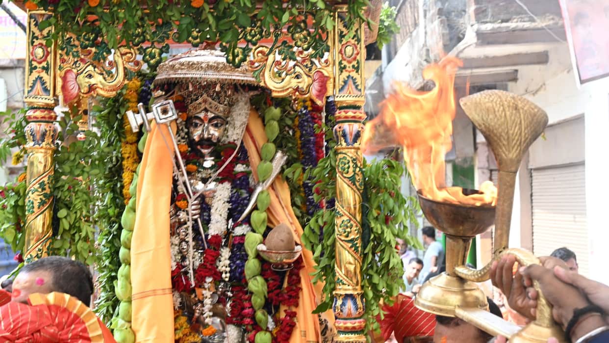 Baba Kalbhairav seen in his golden-silver form for 17 hours For one day one year in varanasi