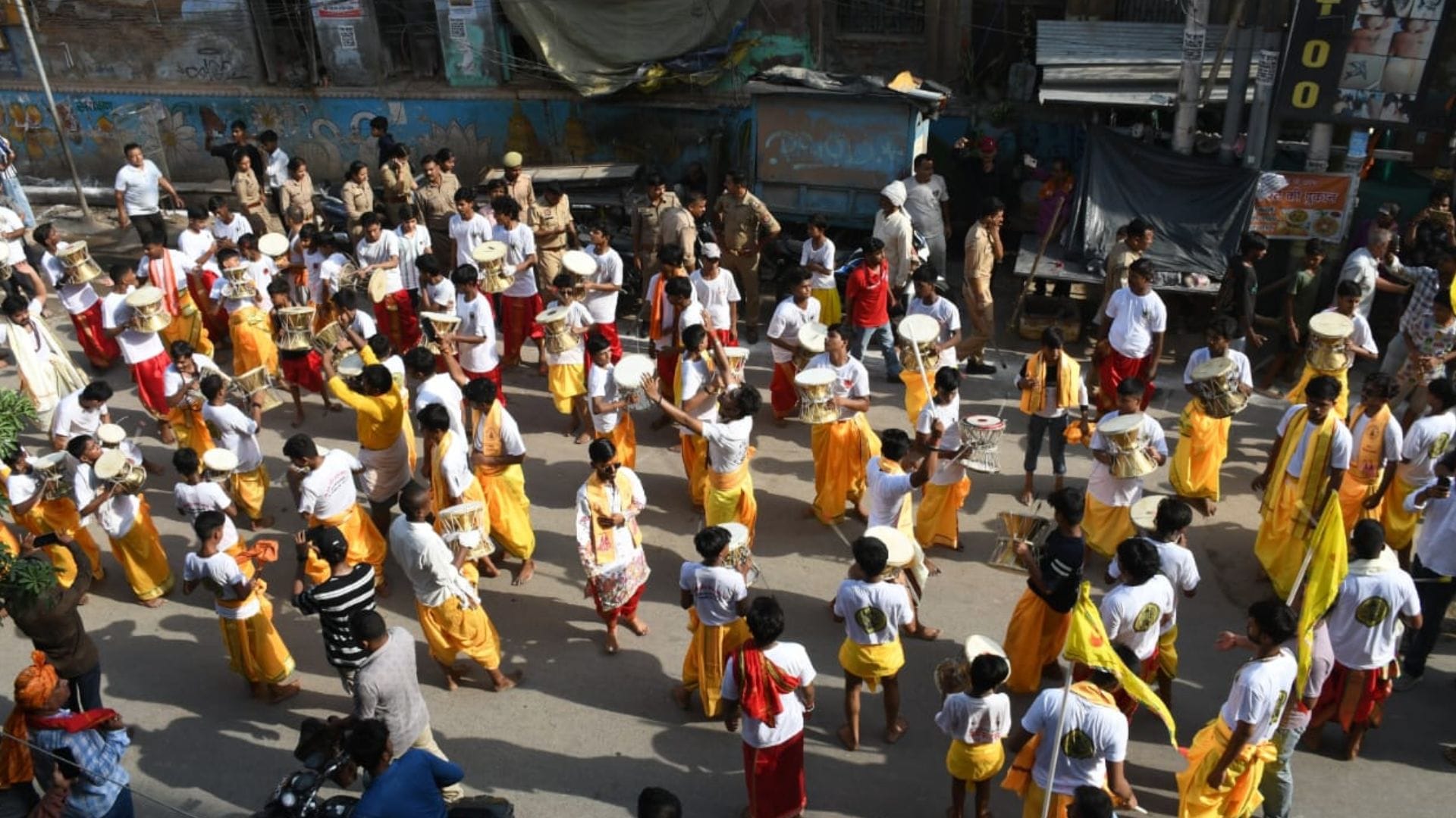 Lord Jagannath Doli Yatra  Devotees showered flowers and performed Aarti in Varanasi