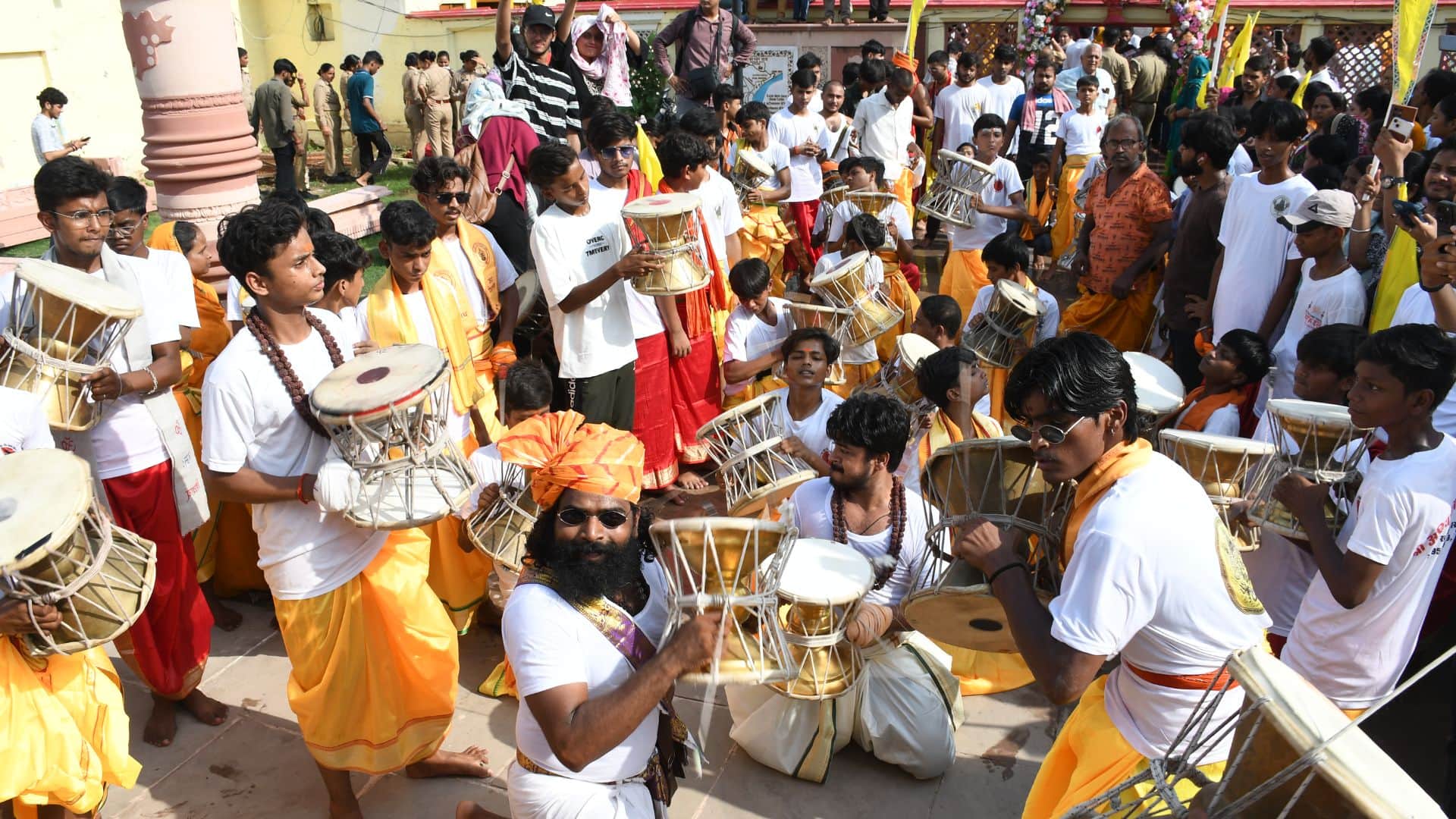 Lord Jagannath Doli Yatra  Devotees showered flowers and performed Aarti in Varanasi