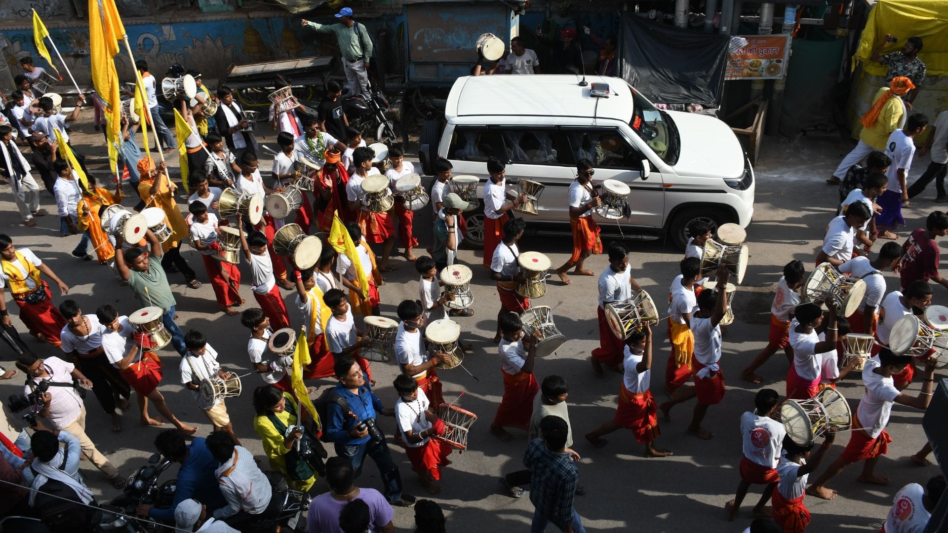 Lord Jagannath Doli Yatra  Devotees showered flowers and performed Aarti in Varanasi