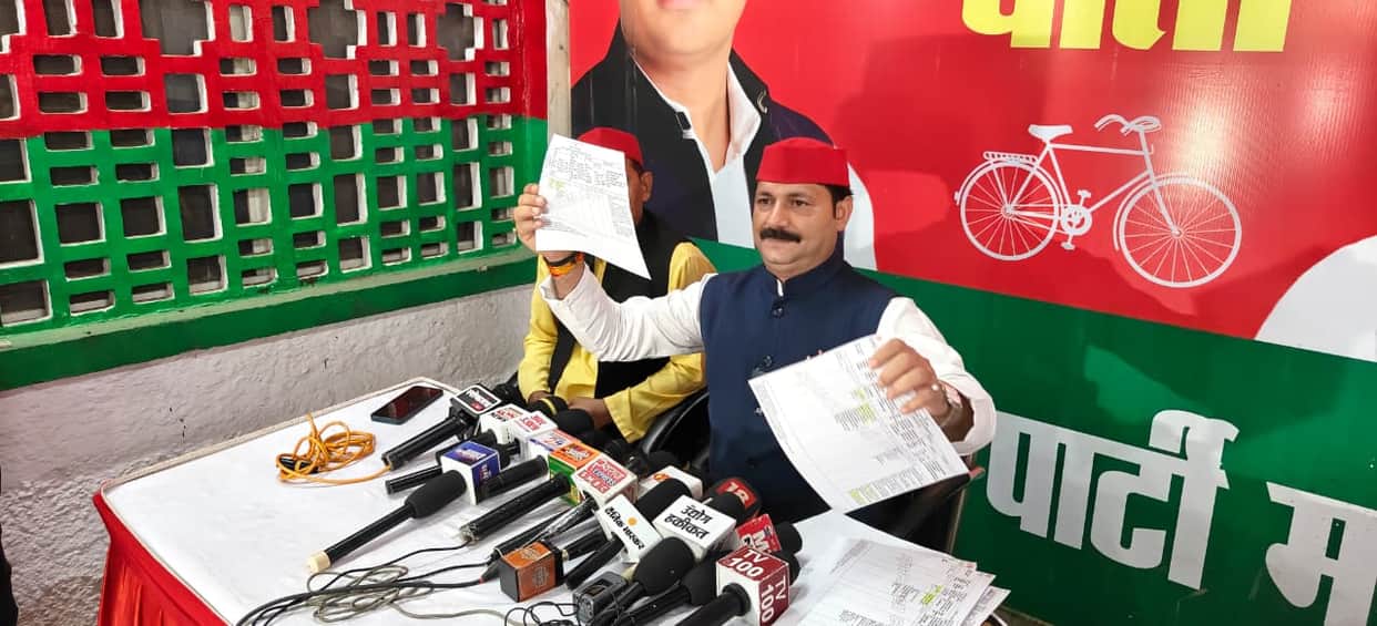 SP attacks Dhirendra Shastri: 350 acres of land and trust assets are in the name of Shaligram Garg; allegation