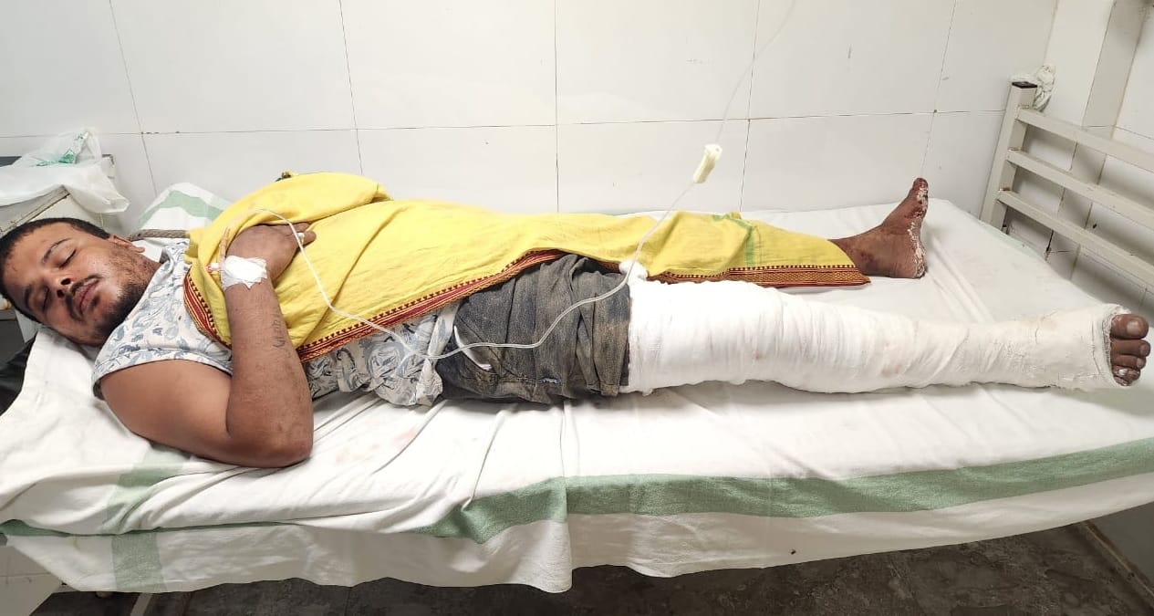 घायल आरोपी का इलाज चल रहा है।