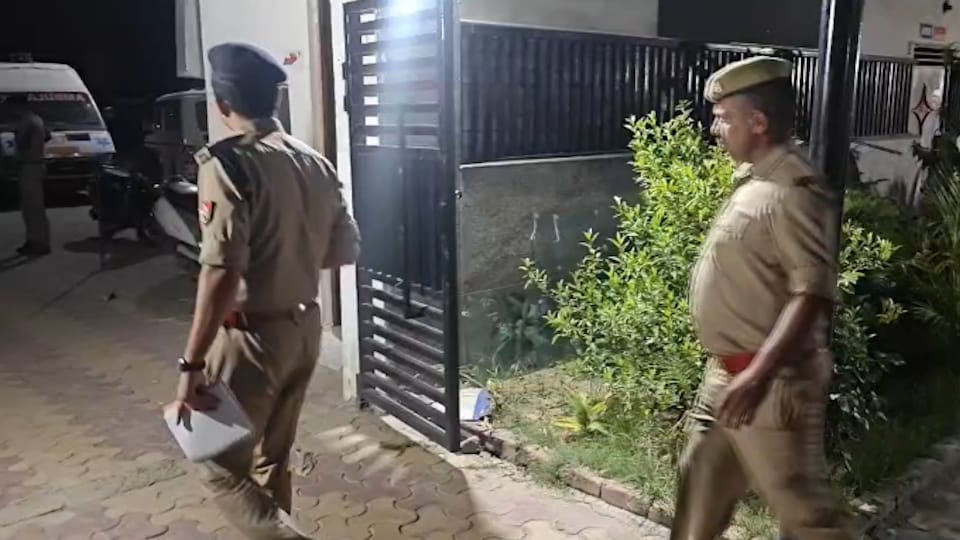 Firing and stone-pelting in Bulandshahr; two people killed