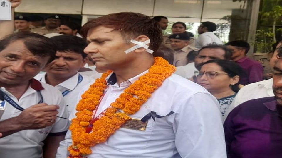 RPF personnel files complaint at police station against DSS Narendra Chahar