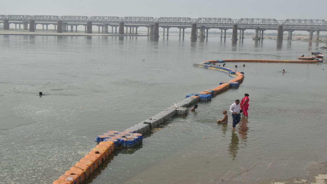 Water level at Phaphamau rose by 10 cm in four hours; the flow of the Ganga increased despite the absence