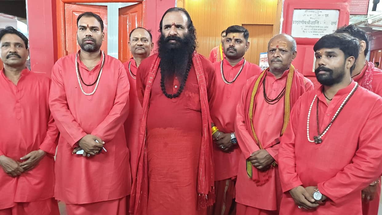 Haridwar Mansa Devi Temple Pocketless garments provided to priests at Temple Uttarakhand news in hindi