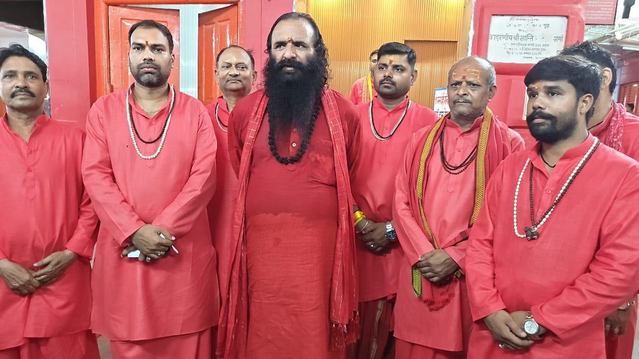 Haridwar Mansa Devi Temple Pocketless garments provided to priests at Temple Uttarakhand news in hindi