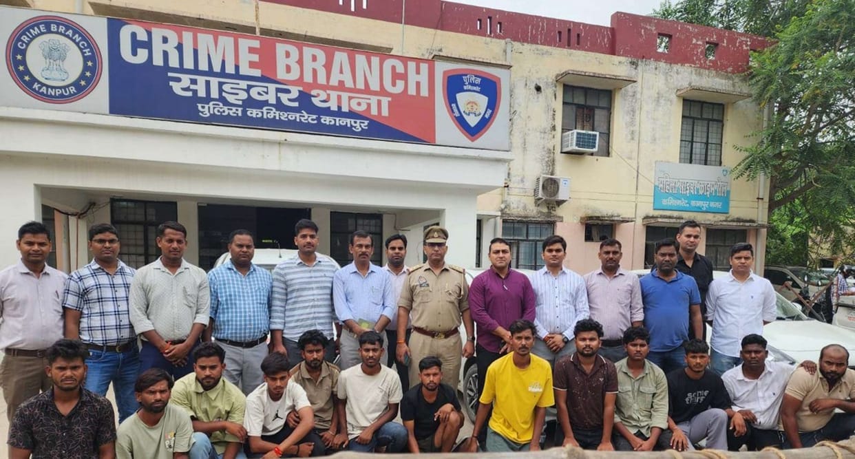 Kanpur Fraudsters used the clout of police uniforms to commit scams police nabbed 16 cunning offenders