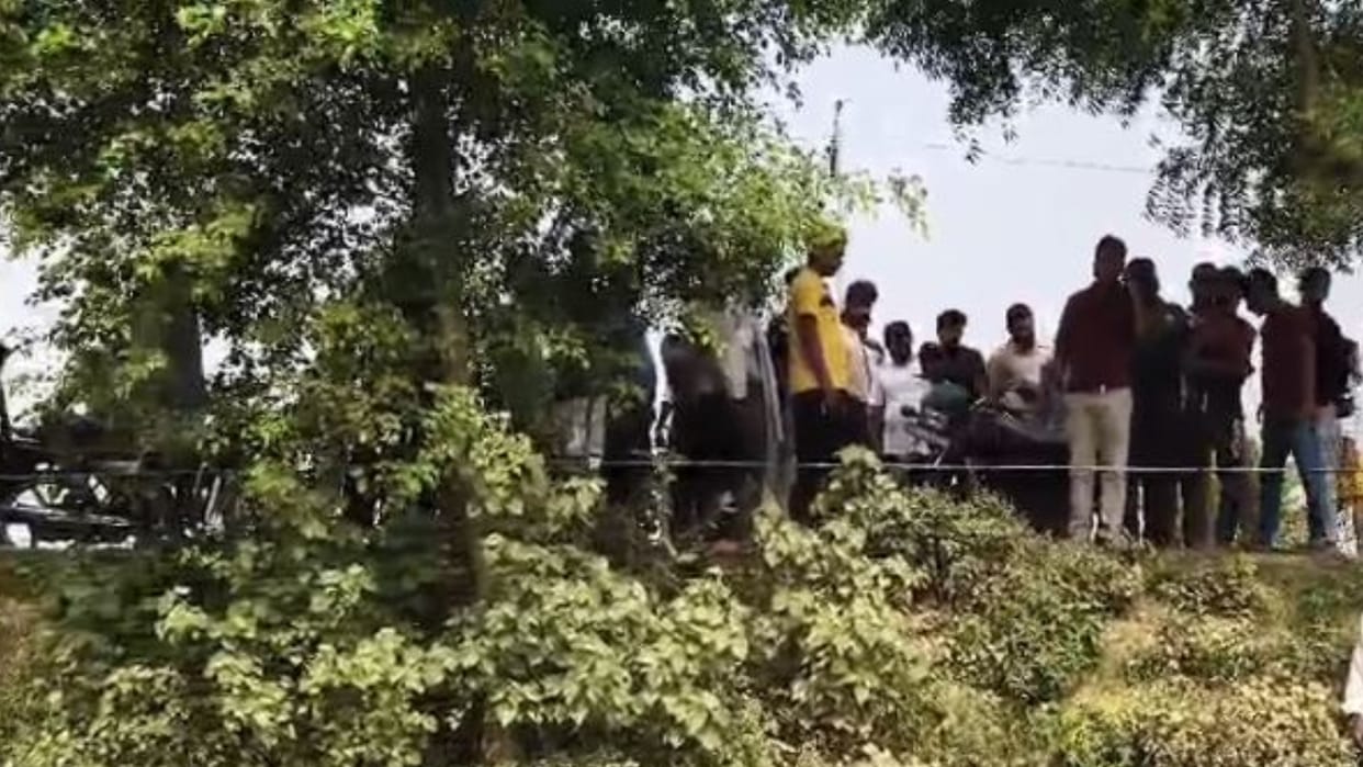 Dead Body of Shahjahanpur youth found hanging from a tree