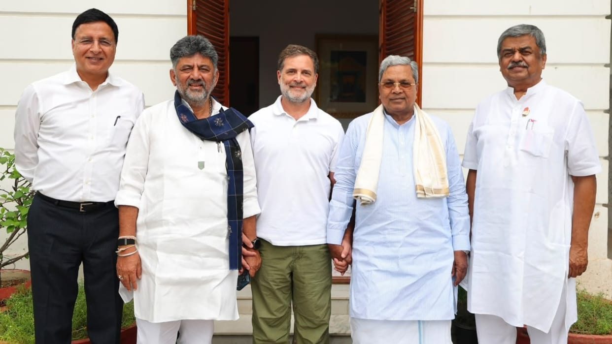 karnataka cabinet expansion dk shivakumar siddaramaiah rahul gandhi congress meeting delhi